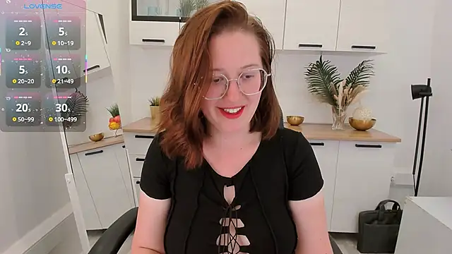 Snapshot of Charmy_Gracy chatting on June 2026 02:01:02 PM Charmy Gracy online show from June 2026 02:01:02 PM
