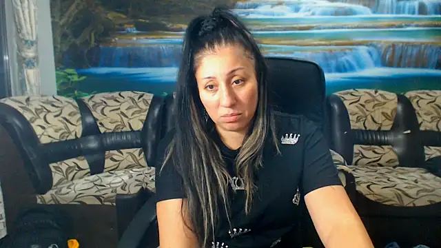 Snapshot of MoistMady chatting on October 2025 10:32:02 PM MoistMady online show from October 2025 10:32:02 PM