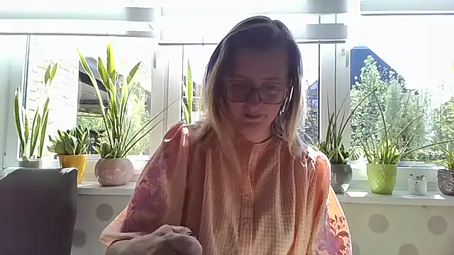 LiquidLeonie online show from April 2026 09:33:02 AM