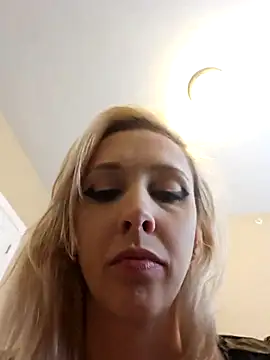 Snapshot of AmethystFoxx chatting on October 2025 06:52:02 PM AmethystFoxx online show from October 2025 06:52:02 PM