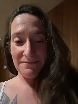 Snapshot of Mini_And_The_Bear chatting on May 2026 03:28:02 PM Mini And The Bear online show from May 2026 03:28:02 PM