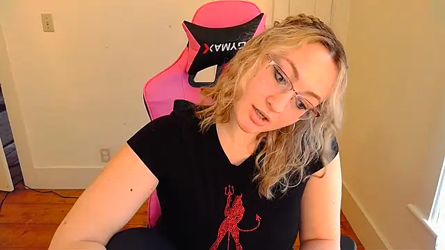 ashleyblaydex online show from April 2026 10:04:01 PM