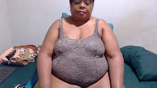 Snapshot of MatureBootyBabe4Uxx chatting on April 2026 01:41:02 AM MatureBootyBabe4Uxx online show from April 2026 01:41:02 AM