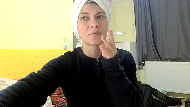 Snapshot of MercyLove chatting on April 2026 04:31:02 PM MercyLove online show from April 2026 04:31:02 PM