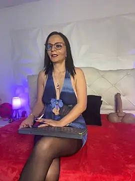 Snapshot of Miss_ellien chatting on July 2026 01:30:01 PM Miss ellien online show from July 2026 01:30:01 PM