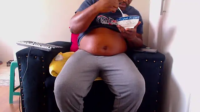 Snapshot of zuluboyxx chatting on April 2026 06:52:01 AM zuluboyxx online show from April 2026 06:52:01 AM