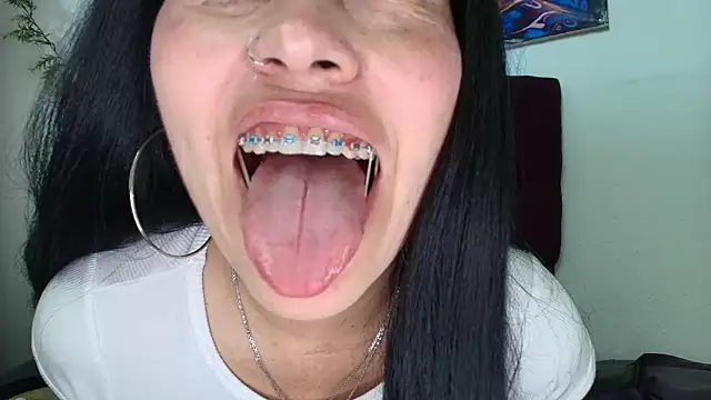 Snapshot of Tania_mature chatting on November 2025 05:23:01 PM Tania mature online show from November 2025 05:23:01 PM