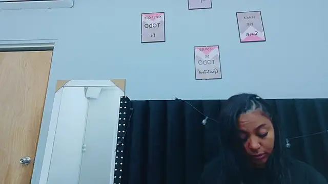 colombiamommy online show from November 2025 12:37:01 PM