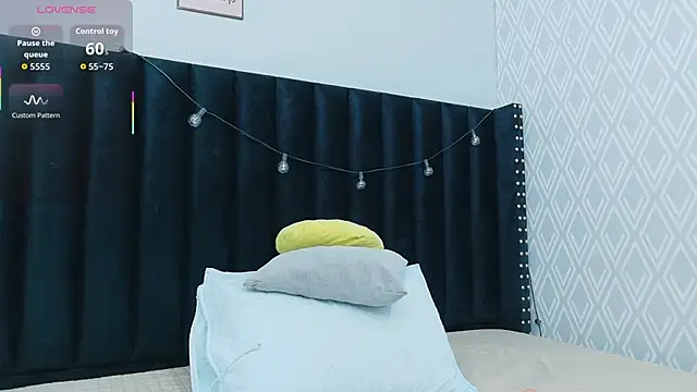 colombiamommy online show from November 2025 12:27:02 PM