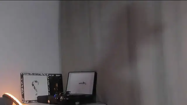 Snapshot of Nicky_neal chatting on December 2024 01:41:02 AM Nicky neal online show from December 2024 01:41:02 AM