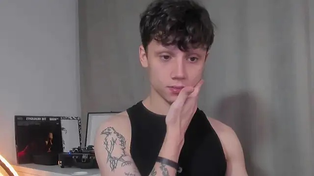 Snapshot of Nicky_neal chatting on December 2024 12:38:01 AM Nicky neal online show from December 2024 12:38:01 AM