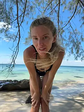 Snapshot of neighbours_love chatting on January 2025 06:35:02 AM neighbours love online show from January 2025 06:35:02 AM