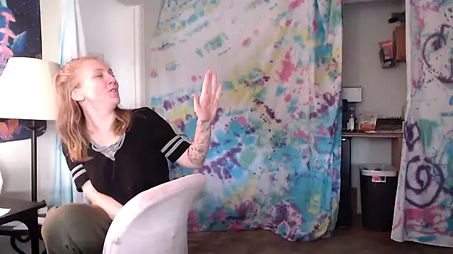 Snapshot of coryandthepeach chatting on December 2024 03:32:02 PM coryandthepeach online show from December 2024 03:32:02 PM