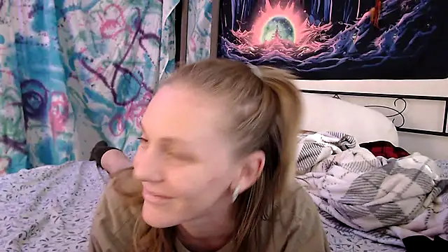 Snapshot of coryandthepeach chatting on December 2024 08:47:01 PM coryandthepeach online show from December 2024 08:47:01 PM