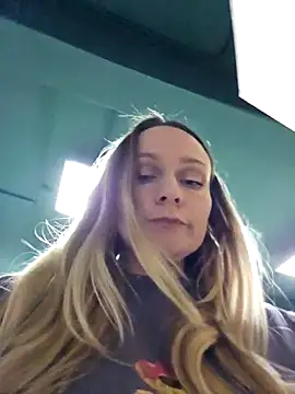 Snapshot of Bondgirl_013 chatting on February 2026 06:17:01 PM Bondgirl 013 online show from February 2026 06:17:01 PM