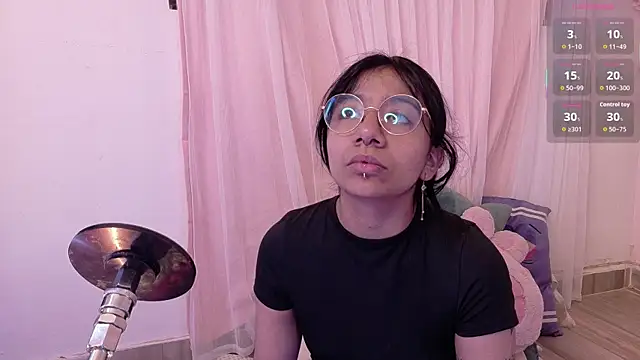Snapshot of Nami_usagi chatting on June 2026 05:11:02 PM Nami usagi online show from June 2026 05:11:02 PM