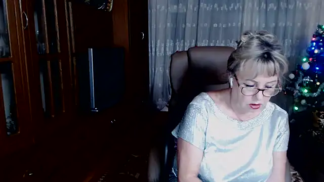 Snapshot of Kallliina chatting on December 2024 05:07:02 PM Kallliina online show from December 2024 05:07:02 PM