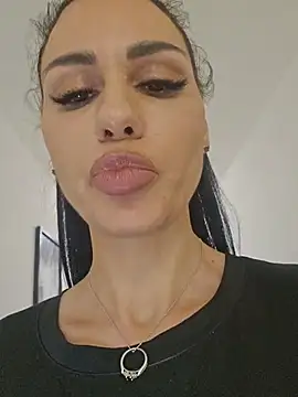 Lorettelorena online show from June 2026 12:22:01 PM