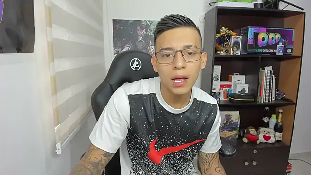 Snapshot of SIXXTOLOVE18 chatting on March 2025 04:46:02 PM SIXXTOLOVE18 online show from March 2025 04:46:02 PM