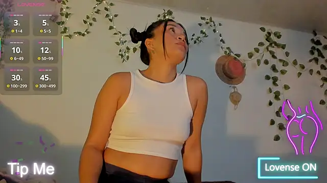 bonie lov online show from April 2026 10:21:02 PM