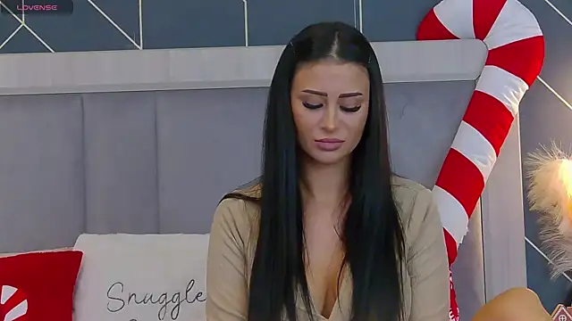 EmyLaveau online show from December 2025 06:33:01 AM