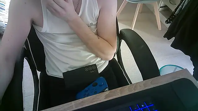 Snapshot of AlexEtSonSexe36 chatting on February 2025 02:24:01 PM AlexEtSonSexe36 online show from February 2025 02:24:01 PM