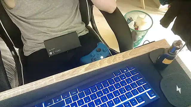 Snapshot of AlexEtSonSexe36 chatting on February 2025 02:18:01 PM AlexEtSonSexe36 online show from February 2025 02:18:01 PM