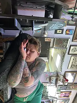 Snapshot of evacheers chatting on February 2025 10:28:02 PM evacheers online show from February 2025 10:28:02 PM