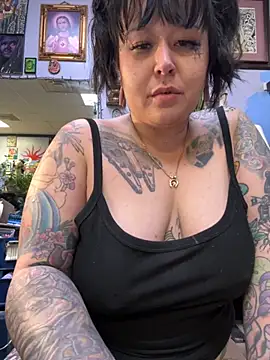 Snapshot of evacheers chatting on November 2025 12:38:02 PM evacheers online show from November 2025 12:38:02 PM