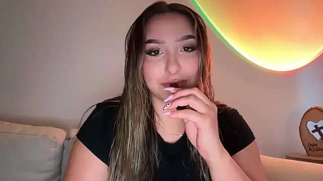 Snapshot of lustfulsmiles chatting on February 2026 04:18:01 PM lustfulsmiles online show from February 2026 04:18:01 PM