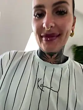 InkedBiitch online show from April 2026 07:20:01 PM