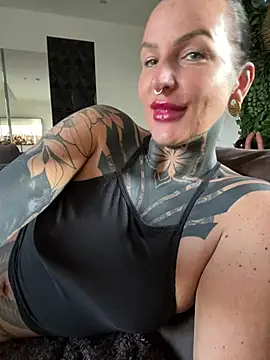 Snapshot of InkedBiitch chatting on June 2026 04:37:02 AM InkedBiitch online show from June 2026 04:37:02 AM