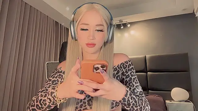 Snapshot of Carrie_Colbyxx chatting on December 2024 06:30:02 AM Carrie Colbyxx online show from December 2024 06:30:02 AM