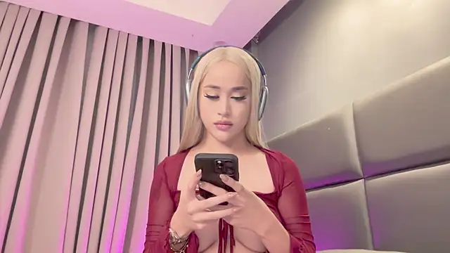 Snapshot of Carrie_Colbyxx chatting on November 2025 02:24:02 AM Carrie Colbyxx online show from November 2025 02:24:02 AM