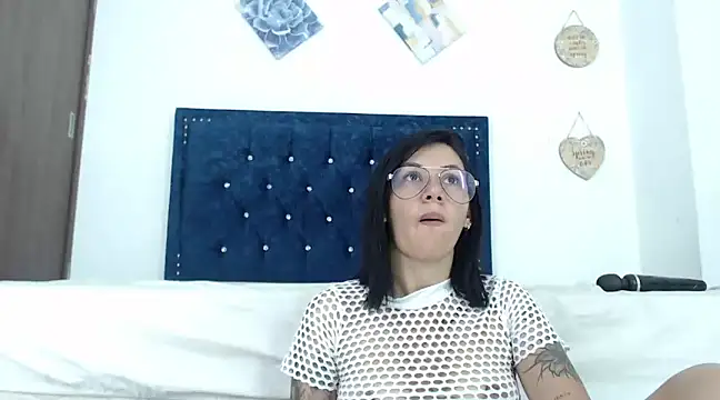 Snapshot of QueenSquirt_ chatting on January 2025 08:06:02 PM QueenSquirt online show from January 2025 08:06:02 PM