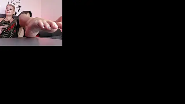 Snapshot of MadameKatrina chatting on April 2026 11:01:02 AM MadameKatrina online show from April 2026 11:01:02 AM