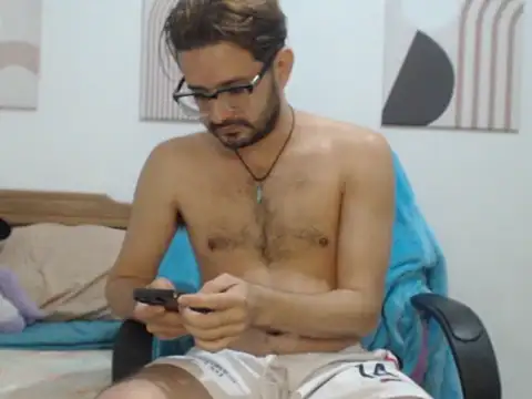 Snapshot of peterannaud chatting on November 2025 12:00:02 PM peterannaud online show from November 2025 12:00:02 PM