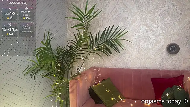 Snapshot of 01_lili_01 chatting on December 2024 09:59:02 AM 01 lili 01 online show from December 2024 09:59:02 AM