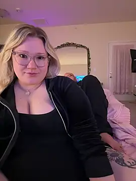 PiggyRose online show from March 2026 11:48:01 PM