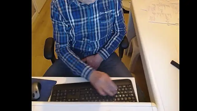 Snapshot of dutchpornking chatting on February 2025 06:58:01 PM dutchpornking online show from February 2025 06:58:01 PM