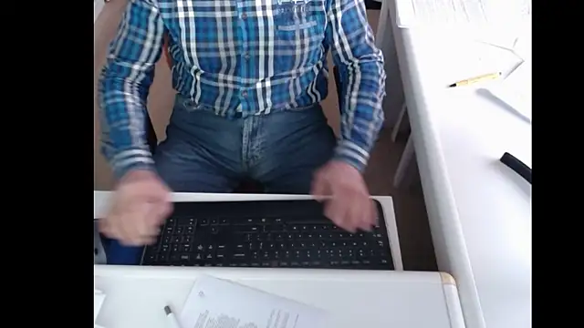 Snapshot of dutchpornking chatting on February 2025 07:54:02 AM dutchpornking online show from February 2025 07:54:02 AM