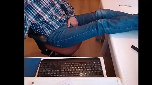 Snapshot of dutchpornking chatting on February 2025 03:27:01 PM dutchpornking online show from February 2025 03:27:01 PM