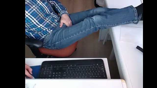 Snapshot of dutchpornking chatting on February 2025 04:33:02 PM dutchpornking online show from February 2025 04:33:02 PM