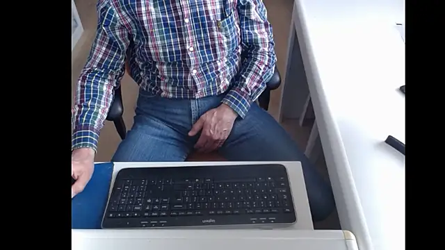 Snapshot of dutchpornking chatting on February 2025 03:19:01 PM dutchpornking online show from February 2025 03:19:01 PM