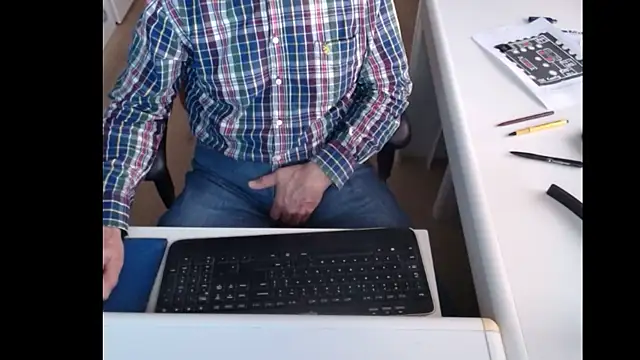 Snapshot of dutchpornking chatting on February 2025 07:48:02 AM dutchpornking online show from February 2025 07:48:02 AM