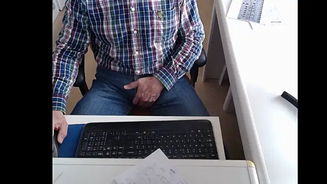 Snapshot of dutchpornking chatting on March 2025 08:24:02 AM dutchpornking online show from March 2025 08:24:02 AM