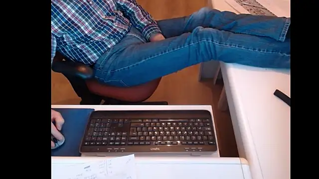 Snapshot of dutchpornking chatting on March 2025 05:29:02 PM dutchpornking online show from March 2025 05:29:02 PM