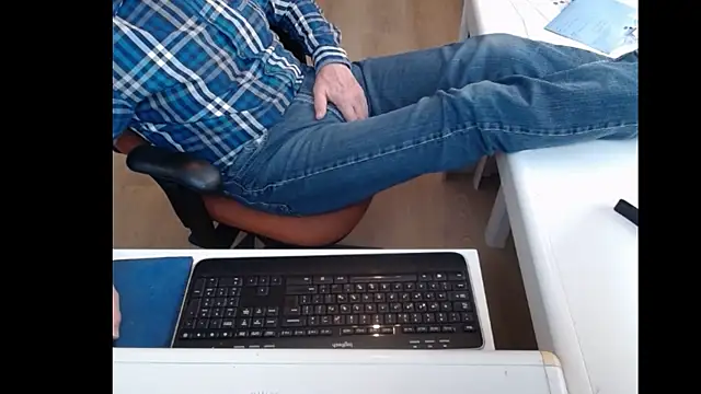 Snapshot of dutchpornking chatting on March 2025 03:02:02 PM dutchpornking online show from March 2025 03:02:02 PM