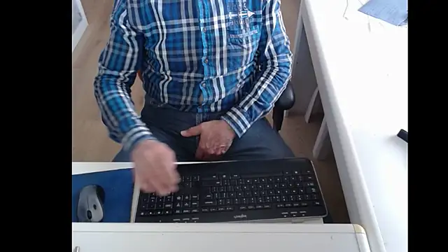 Snapshot of dutchpornking chatting on March 2025 08:40:02 AM dutchpornking online show from March 2025 08:40:02 AM