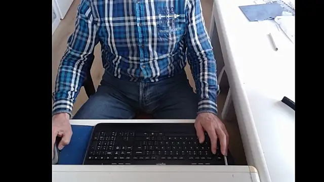 Snapshot of dutchpornking chatting on March 2025 07:53:01 AM dutchpornking online show from March 2025 07:53:01 AM